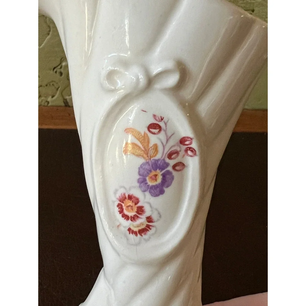 Vintage White Ceramic Cornucopia Bud Vase‎ Floral Cottagecore Romantic Decor